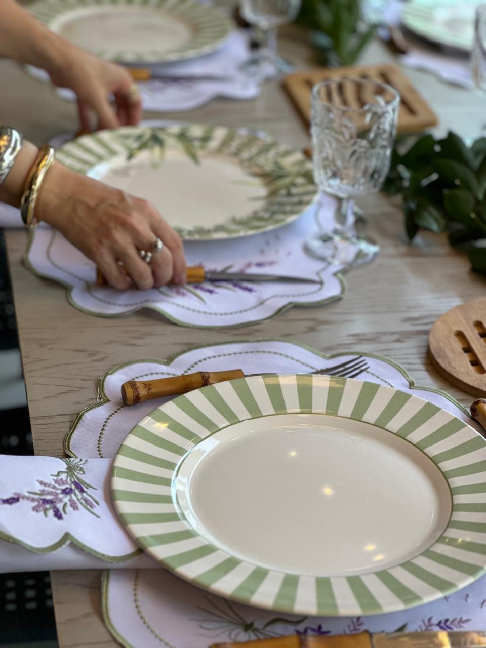 3 DICAS DE COMO FAZER NA PRÁTICA PARA TER MESA POSTA NO DIA– A– DIA NA SUA RESIDÊNCIA.